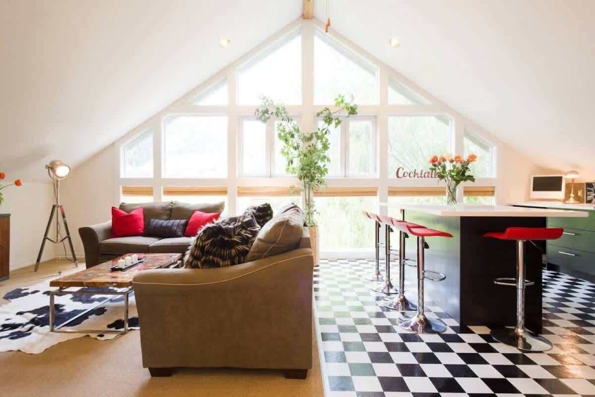 テレビ、暖炉、書斎 / ワークスペース