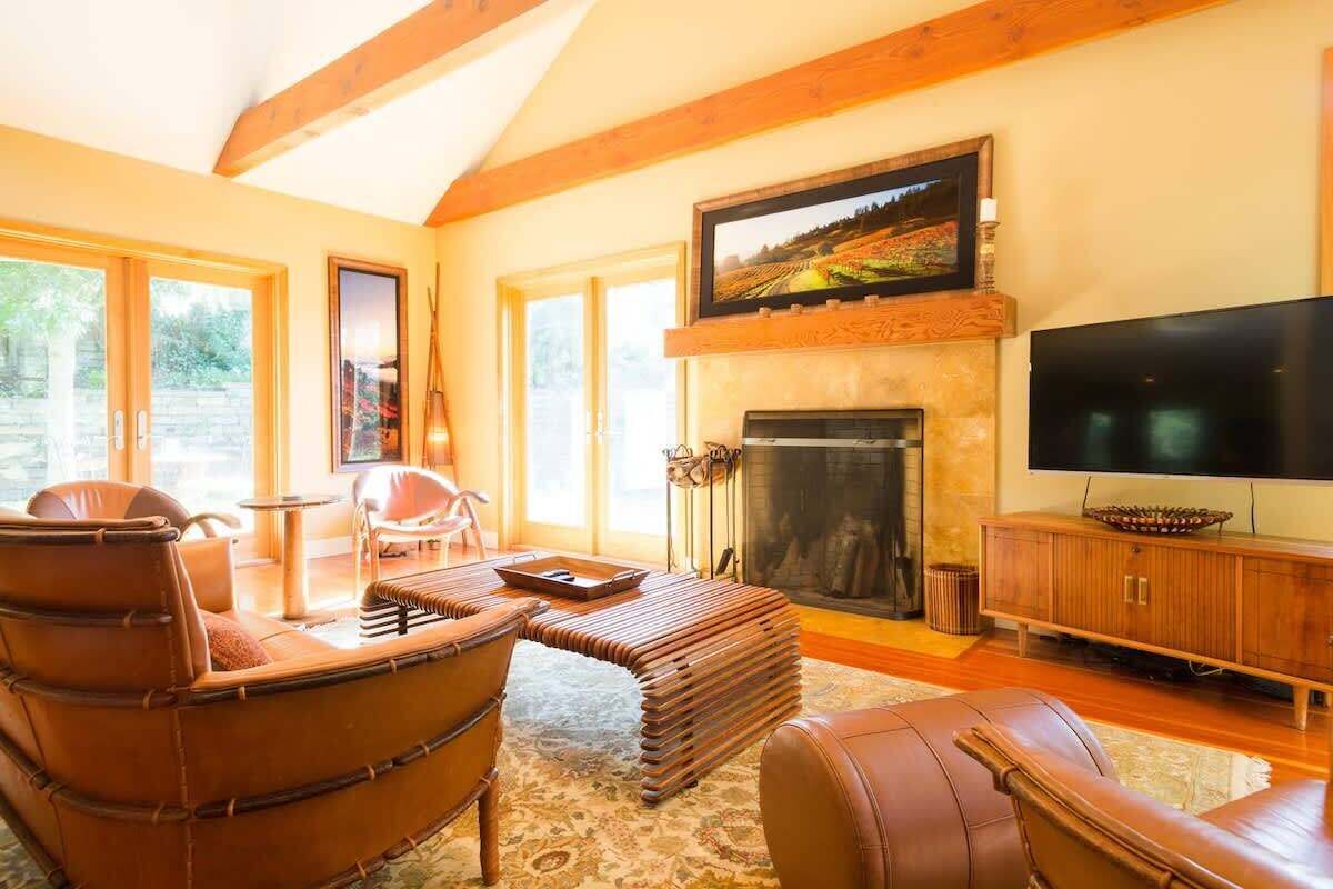 TV, fireplace, offices