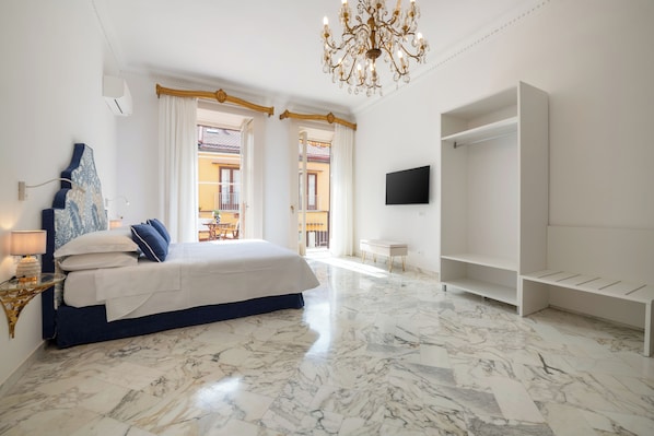 3 bedrooms, in-room safe, desk, iron/ironing board - Notino Boutique Apartment - Luxurious apartment in the center of Sorrento (Sorrento)
