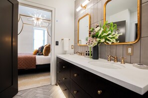 Superior Suite, City View | Bathroom - The Star on Spring (Springdale)