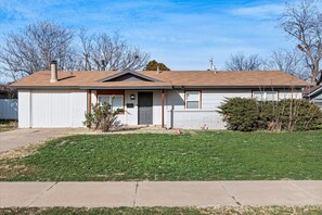 Exterior - Blair Ridge - Poker table, minutes from TTU (Lubbock)