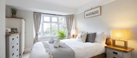2 bedrooms, iron/ironing board, WiFi (free), bed sheets