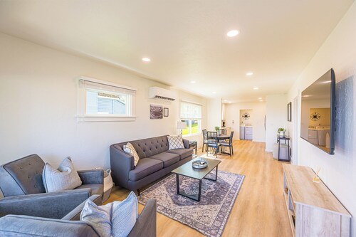 Home Plate Hideaway: Near Olympic National Park