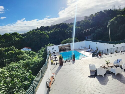 A six-person home with a private pool in the village of Biscoitos