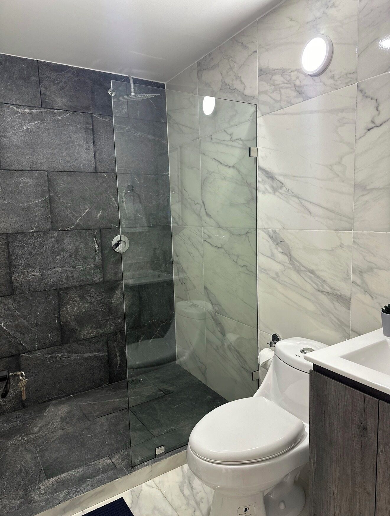 Pyyhkeet, saippua, vessapaperi