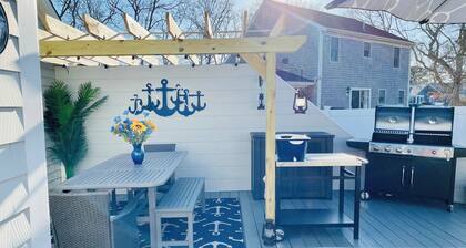 Walk to Beach & Harbor / Fire Pit & Outdoor Shower