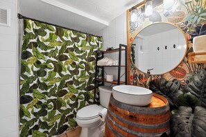 Séchoir à cheveux, serviettes fournies