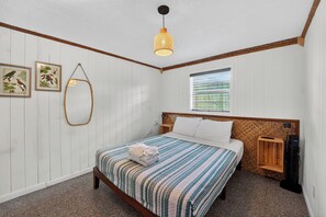 3 bedrooms, iron/ironing board, free WiFi, bed sheets - Perfect for traveling medical professionals, this coastal retreat is ideally located near the hospital and just one block from the beach 🌊 Unwind after long shifts in a calm, comfortable space filled with fresh ocean air and easy coastal relaxation (Panama City Beach)