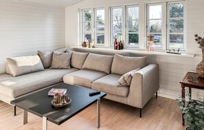 Smart TV - Nice home in Odder with WiFi (Odder)