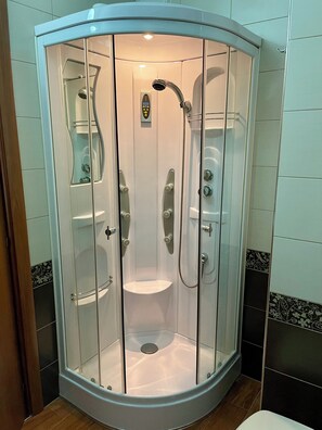 Hair dryer, towels, soap, toilet paper - Illyria Square - City Center Apt - WiFi 500 mb/s (Durrës)