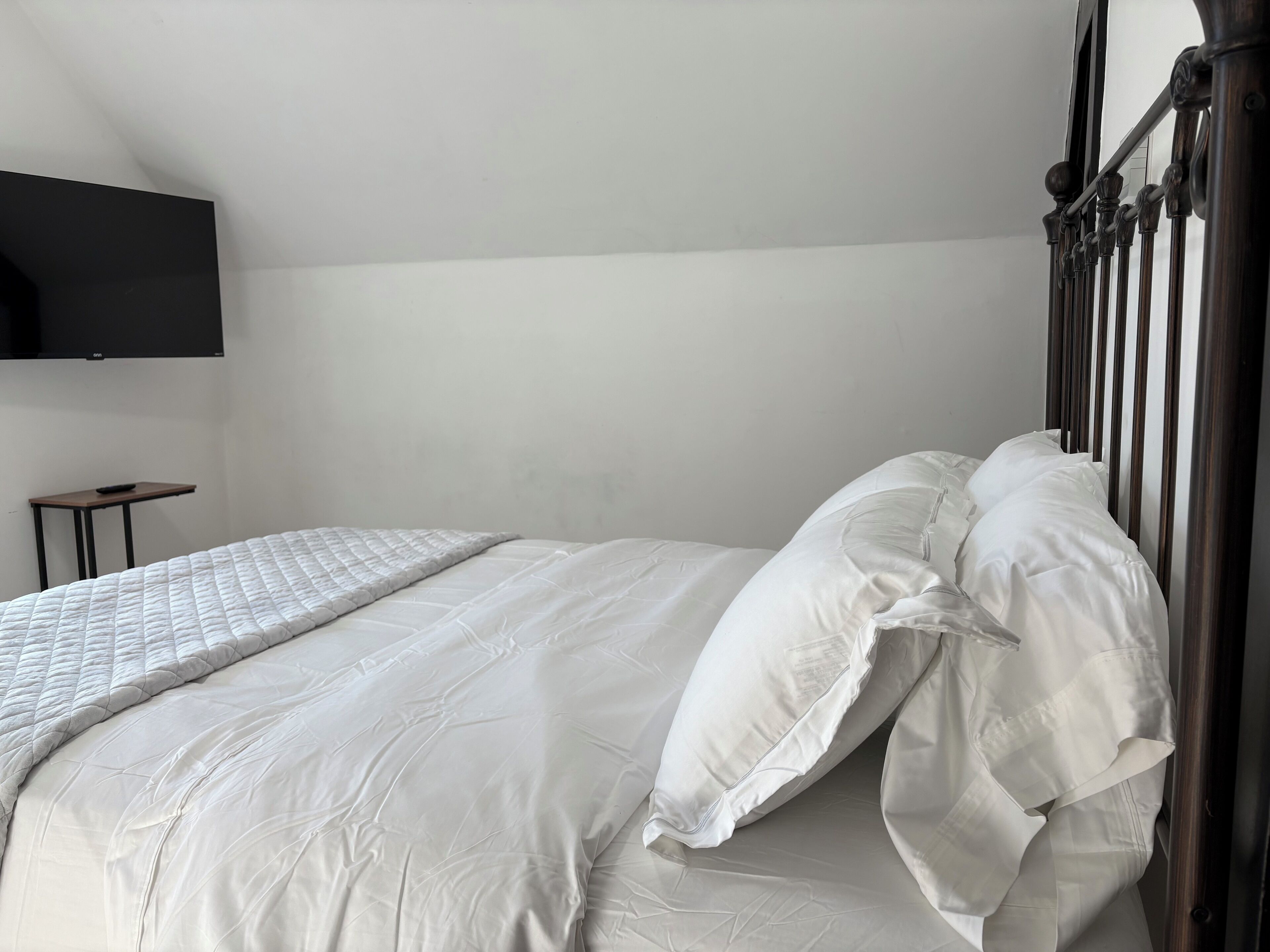 2 chambres, fer et planche à repasser, Wi-Fi, draps fournis