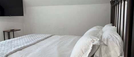 2 habitaciones, tabla de planchar con plancha, wifi y ropa de cama