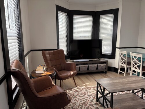 2-Bedroom Home ~ Near Portsmouth/Durham ~ Private Driveway ~ Washer/Dryer