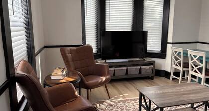 2-Bedroom Home ~ Near Portsmouth/Durham ~ Private Driveway ~ Washer/Dryer