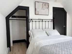 2 habitaciones, tabla de planchar con plancha, wifi y ropa de cama 