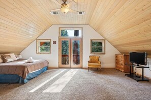 2 bedrooms, WiFi, bed sheets - Mountain Paradise- Family Cabin w Pool Table (Shaver Lake)