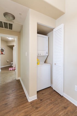 Interior - Cozy Coastal 1BR Escape | Pool, Gym & Parking (Marina del Rey)