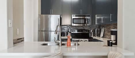 Fridge, microwave, stovetop, dishwasher