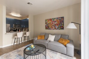 Smart TV - Cozy Coastal 1BR Escape | Pool, Gym & Parking (Marina del Rey)