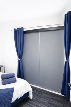 Desk, WiFi, bed sheets