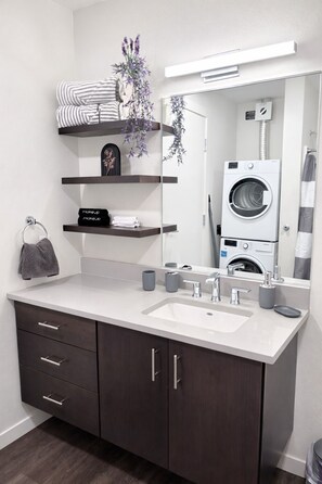 Bathroom - Apartment in Spokane (Spokane)