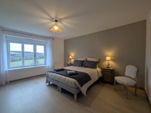 3 bedrooms, iron/ironing board, travel cot, free WiFi