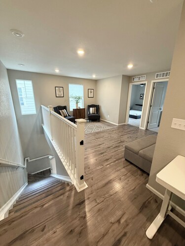 Spacious 3BR Aurora Townhome AC + Gym