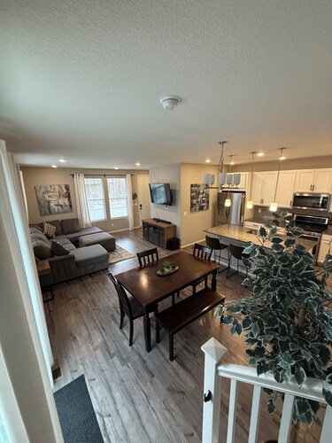 Spacious 3BR Aurora Townhome AC + Gym