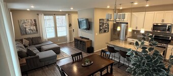 Spacious 3BR Aurora Townhome AC + Gym
