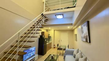 Design Loft, Balcony, City View | Living area