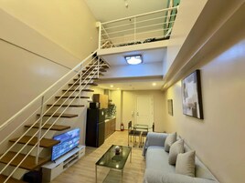 Design Loft, Balcony, City View | Living area