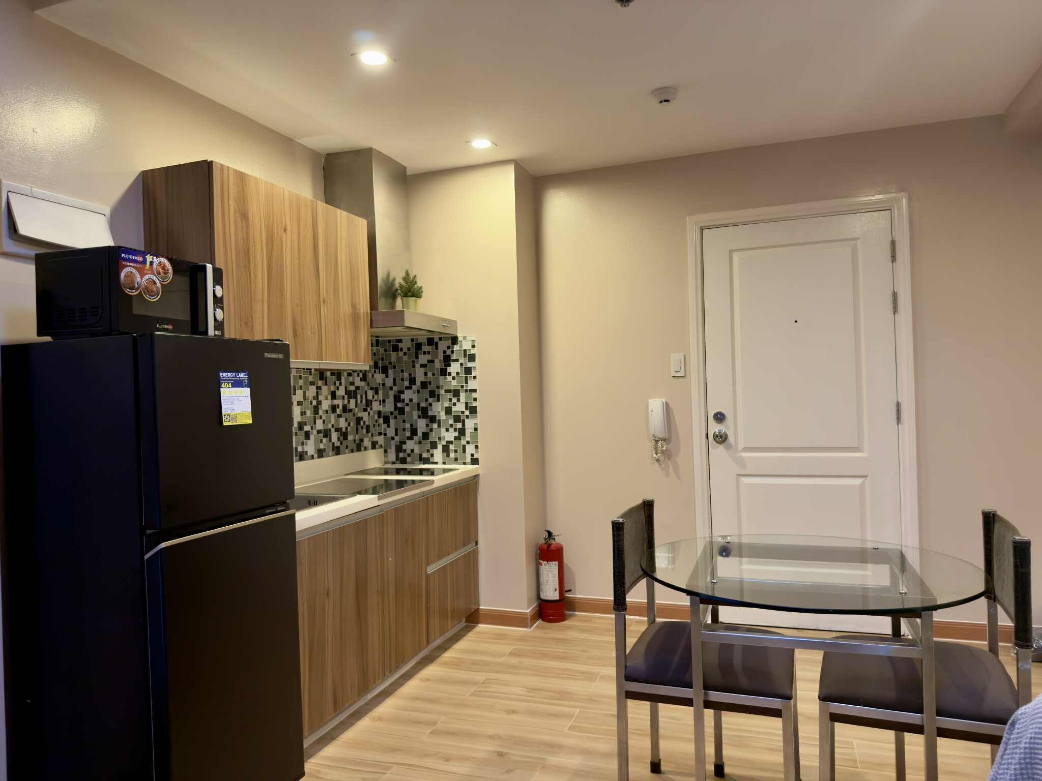 デザイン ロフト バルコニー シティビュー | 専用キッチン | 冷蔵庫、電子レンジ、コンロ、食器洗い機