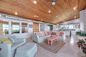 Unclassified image, 5 of 72, button