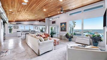 Téléviseur, foyer, table de ping-pong, chaîne audio