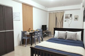 WiFi, bed sheets - Shore CIty Central Stay Apartments (Pasay City)