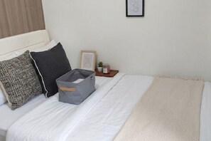 WiFi, bed sheets - Shore CIty Central Stay Apartments (Pasay City)