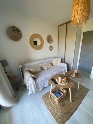 TV - Charming and comfortable T2 for 2 to 4 people, close to the beach (BISCARROSSE)