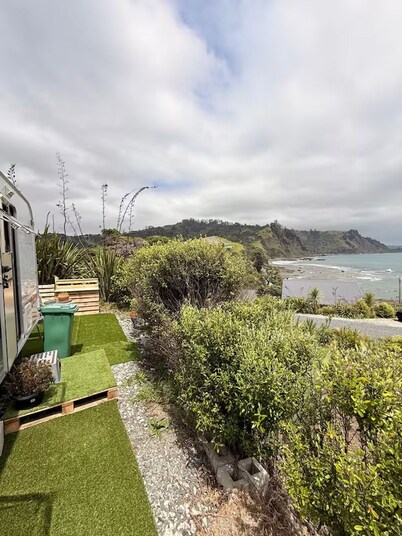 Goat-Island Beach Front Get-Away!