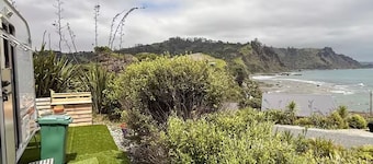 Goat-Island Beach Front Get-Away!