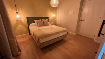 Tweepersoonskamer, gedeeltelijk uitzicht op zee | Een bureau, gratis wifi