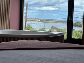 Chambre Triple Deluxe, vue mer | Literie hypoallergénique, matelas mémoire de forme, Wi-Fi gratuit