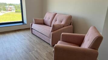 Deluxe-Dreibettzimmer, Meerblick | Wohnbereich