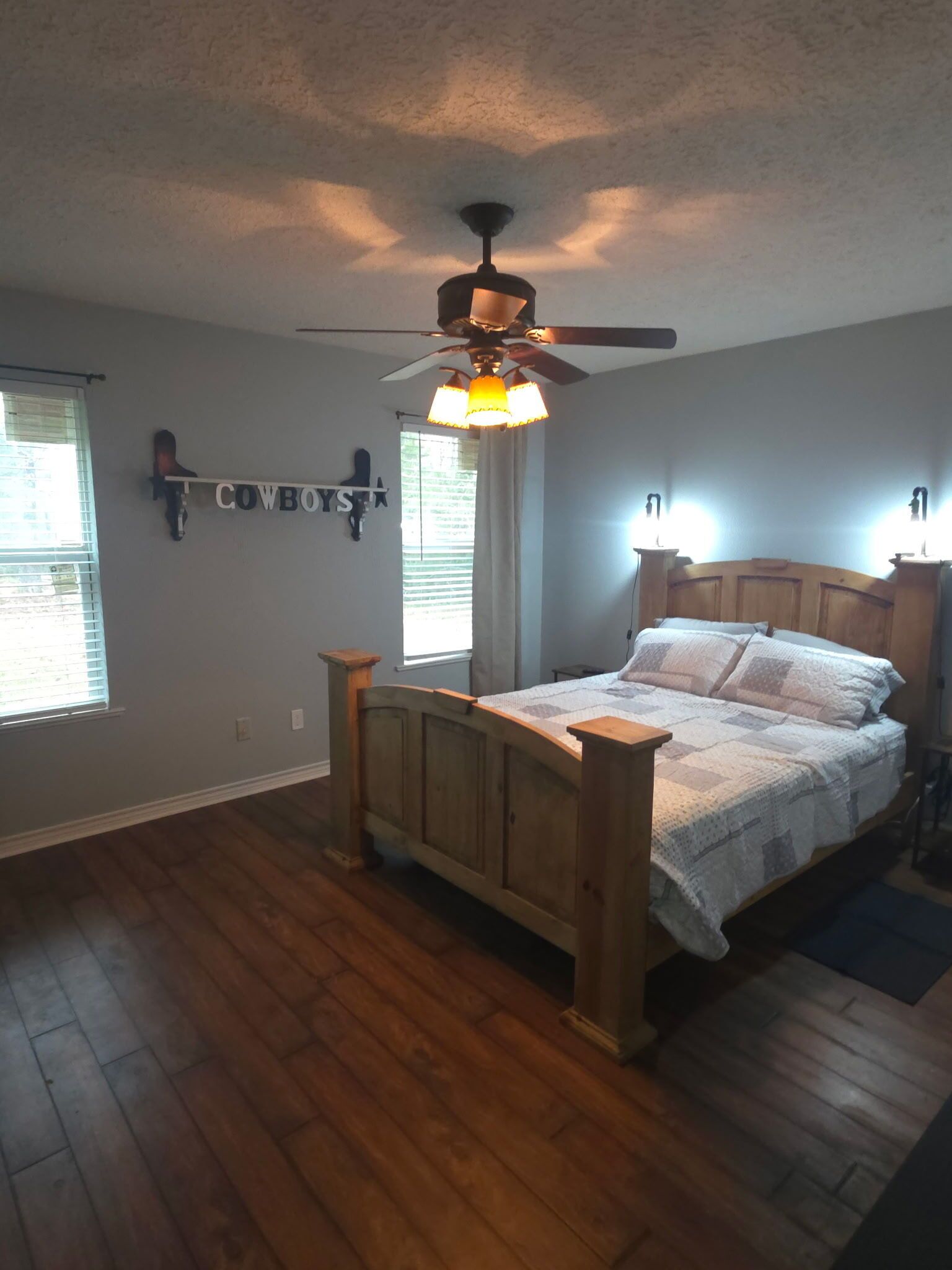 2 bedrooms, desk, travel cot, free WiFi