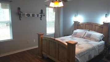 2 bedrooms, desk, travel cot, free WiFi