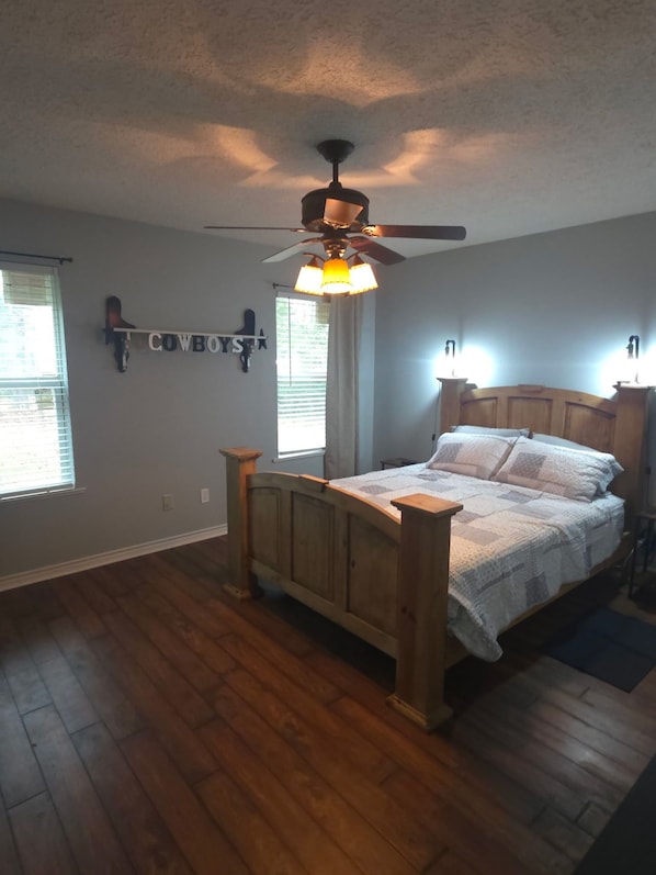 2 bedrooms, desk, travel crib, free WiFi