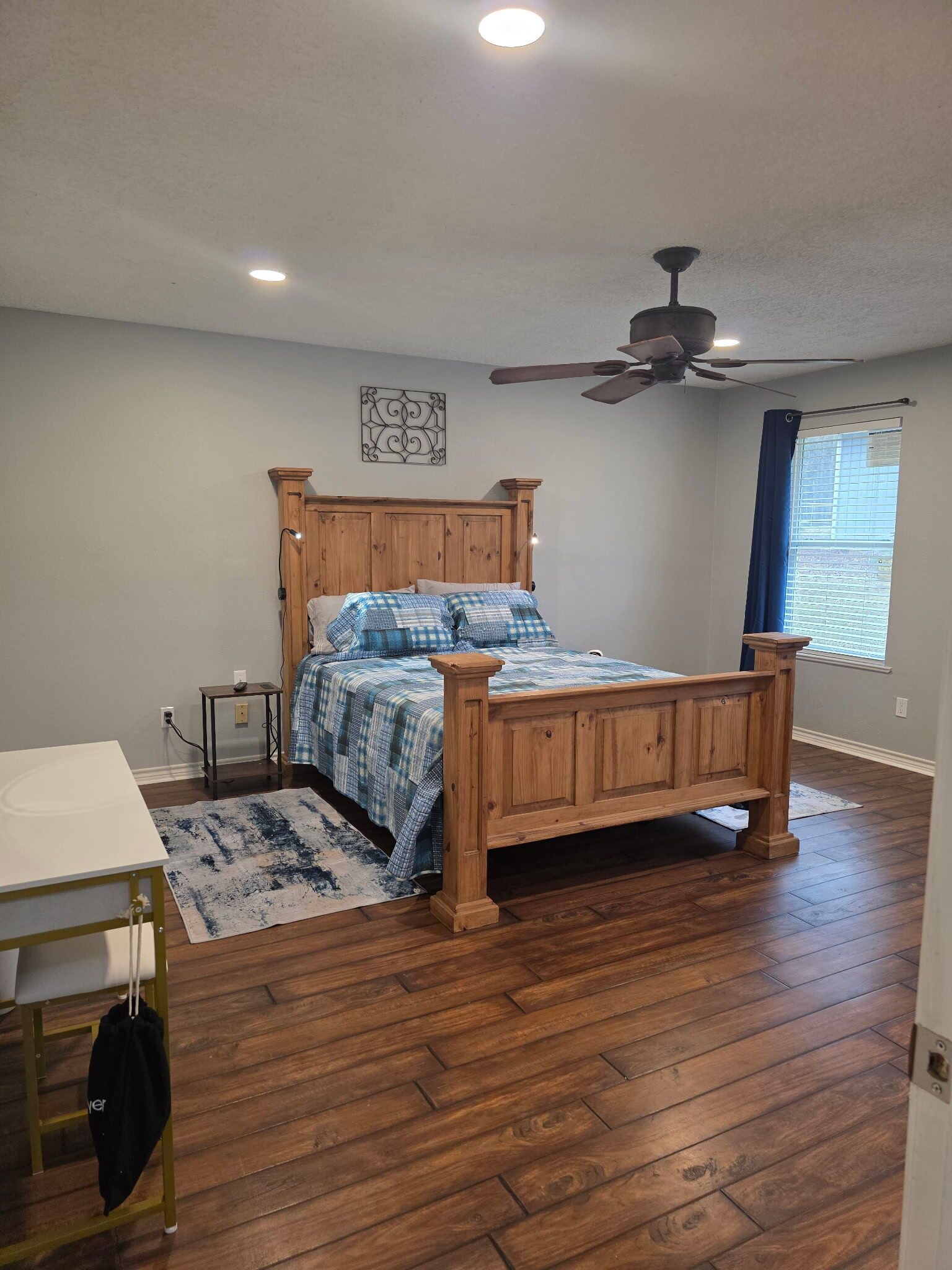 2 bedrooms, desk, travel crib, free WiFi