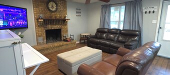 Cozy 2-bedroom house in the country underneath the starry sky