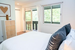 2 bedrooms, iron/ironing board, WiFi, bed sheets - Andora Townhome, Walk to Town, River Run 1/2 mile away, Deck on Trail Creek!! (Ketchum)