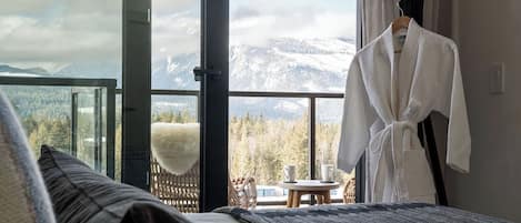 Condo | Free WiFi, bed sheets