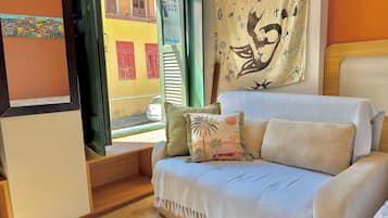 Studio | Living area | Flat-screen TV